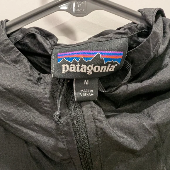 Patagonia Houdini Men's Black Windbreaker - Picture 3 of 3